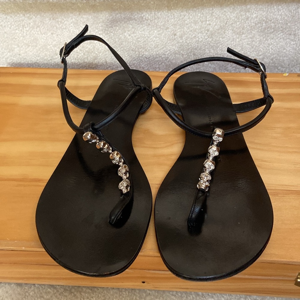 giuseppe zanotti skull thong leather sandals